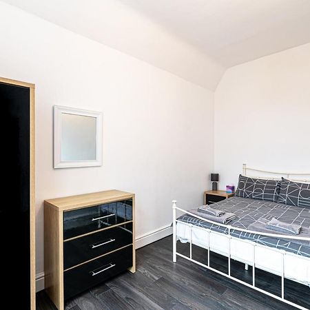 Two Bedroom Holiday Apartment Colwyn Bay Bagian luar foto