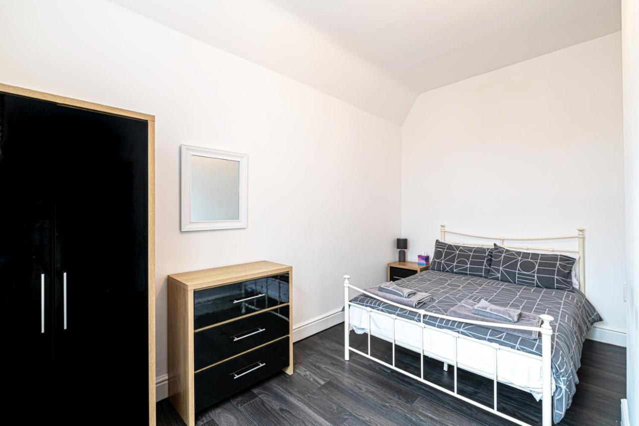 Two Bedroom Holiday Apartment Colwyn Bay Bagian luar foto