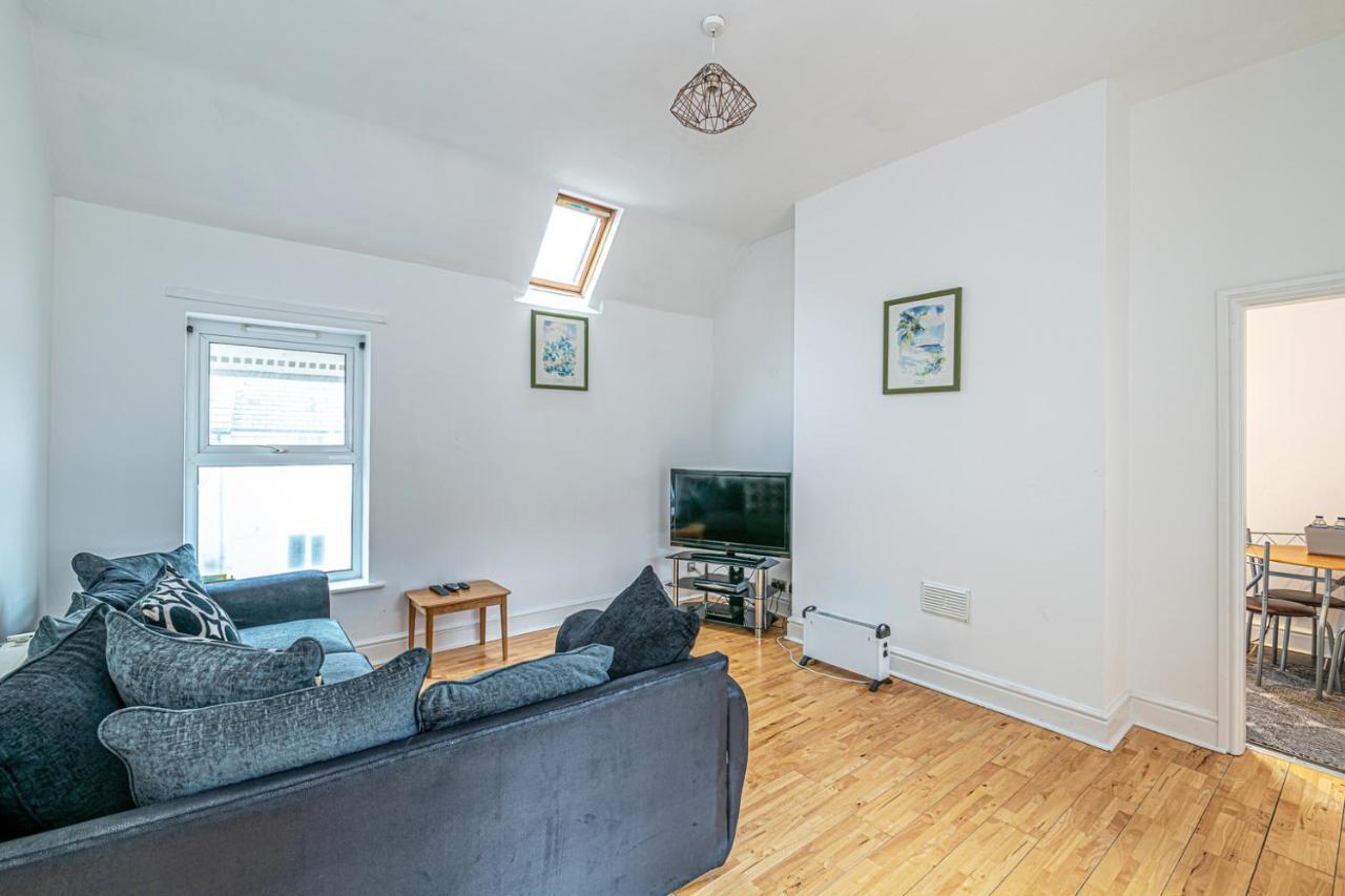 Two Bedroom Holiday Apartment Colwyn Bay Bagian luar foto