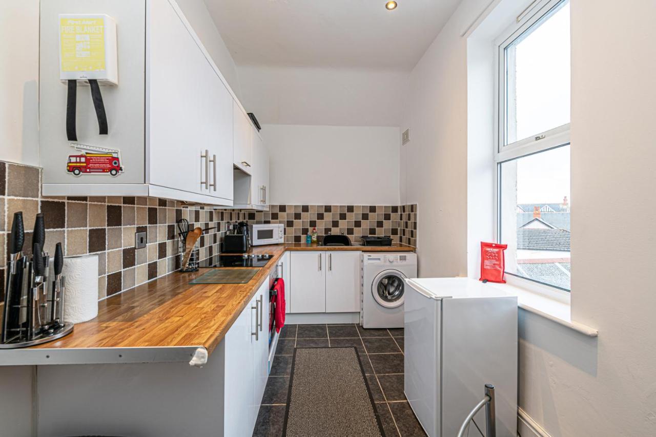 Two Bedroom Holiday Apartment Colwyn Bay Bagian luar foto