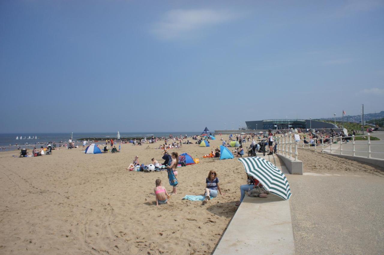 Two Bedroom Holiday Apartment Colwyn Bay Bagian luar foto