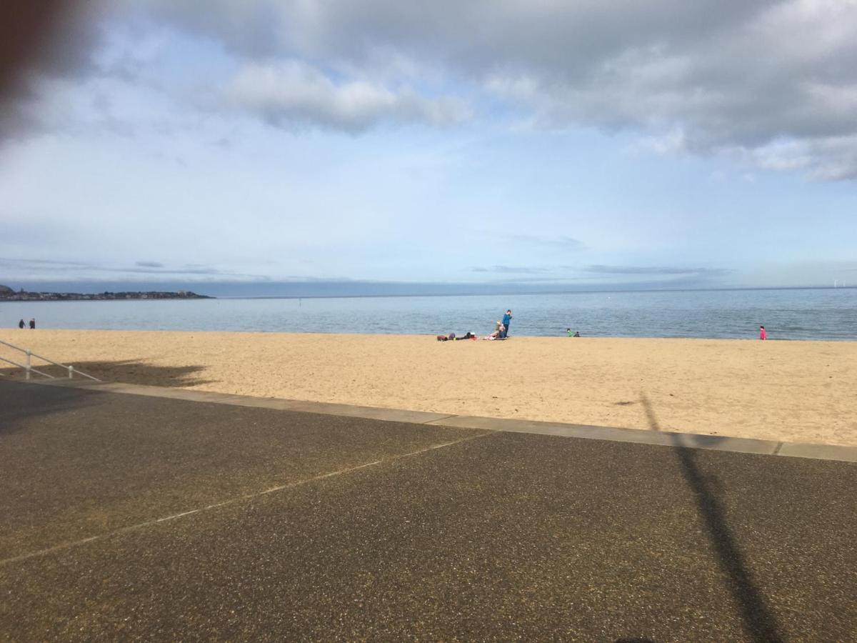 Two Bedroom Holiday Apartment Colwyn Bay Bagian luar foto